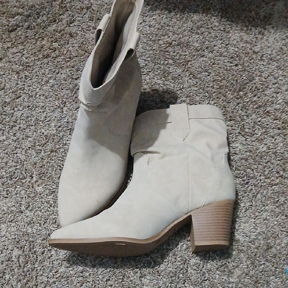 Women's Cream Ankle Boots - Picture 1 of 6